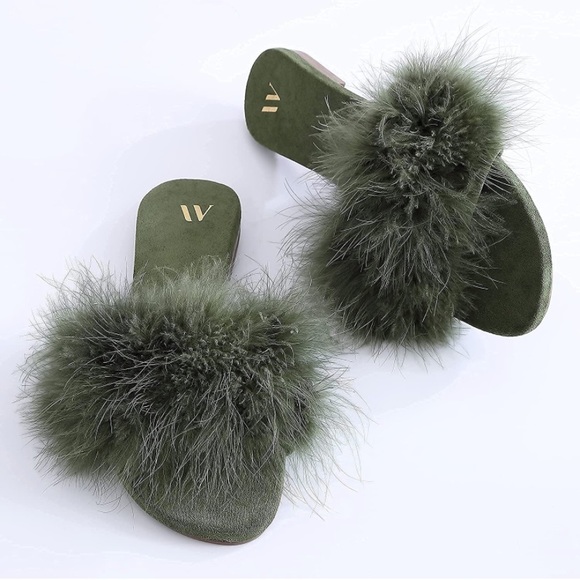 NIB Emerald green feather slides - Picture 3 of 5